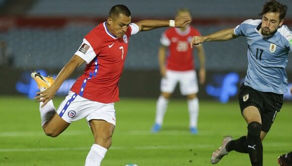 Chile pedirá los audios del VAR y solicitará castigo al árbitro paraguayo por el partido ante Uruguay. (AFP)