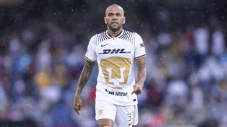 Dani Alves, el multicampeón que no gana en Pumas y fue abucheado en el Universitario