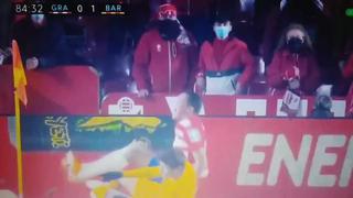 Se salvó de la roja: Piqué y la polémica jugada con Carlos Bacca en Barcelona vs. Granada [VIDEO]