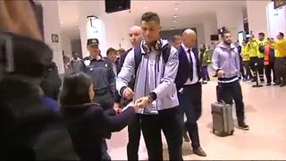 Cristiano Ronaldo bromeó con el acento de niña que pidió autógrafo (VIDEO)