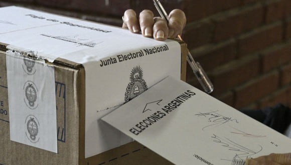 Las candidaturas y agrupaciones políticas que participarán en estos comicios son las que alcanzaron el 1,5% de los votos el pasado 12 de septiembre en las Elecciones PASO (Foto referencial: Juan Mabromata / AFP)