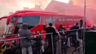 Nunca caminarás solo: el recibimiento de los hinchas de Liverpool que quieren la remontada [VIDEO]