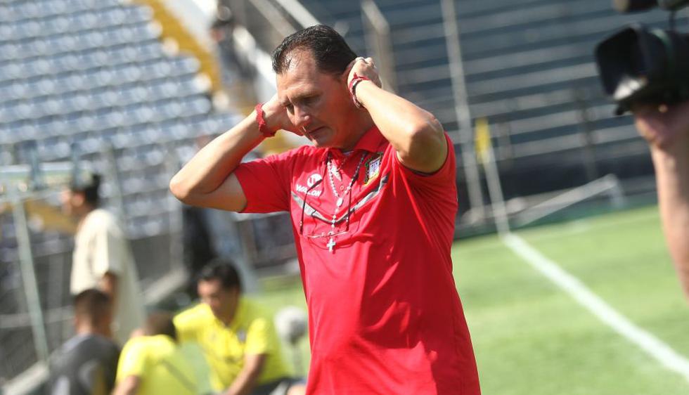 En 2015 Carlos Leeb dejó el cargo en Ayacucho FC . Consiguió tres puntos en 6 fechas. (USI)