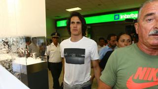 Edinson Cavani y compañía se fueron en silencio tras derrota ante Perú