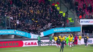 Hinchas de Vitesse se llevan el susto de sus vidas: se cayó así una tribuna [VIDEO]