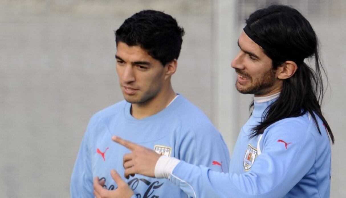 La oferta de Sebastián Abreu a Luis Suárez para dejar el Barcelona. (Foto: AFP)