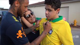Un gesto de grandeza: Neymar y los seleccionados de Brasil recibieron a madre nominada a Premio a la Afición FIFA