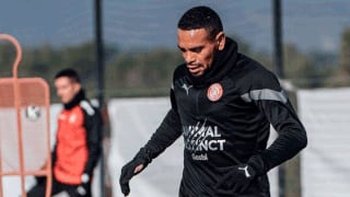 A un mes de los amistosos de Perú: Girona confirmó lesión de Alexander Callens