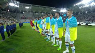 Con la bandera de Ucrania: salida del Dinamo Kiev en la Champions League