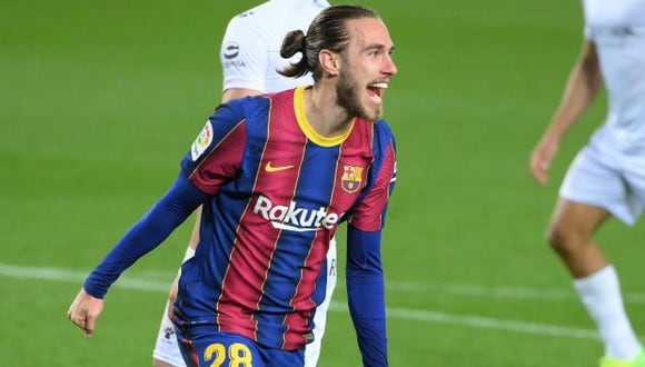 Barcelona hizo oficial la renovación de contrato de Óscar Mingueza. (Foto: AFP)