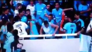 Fútbol argentino: barras bravas dejan en coma a fanática tras durísima caída [VIDEO]