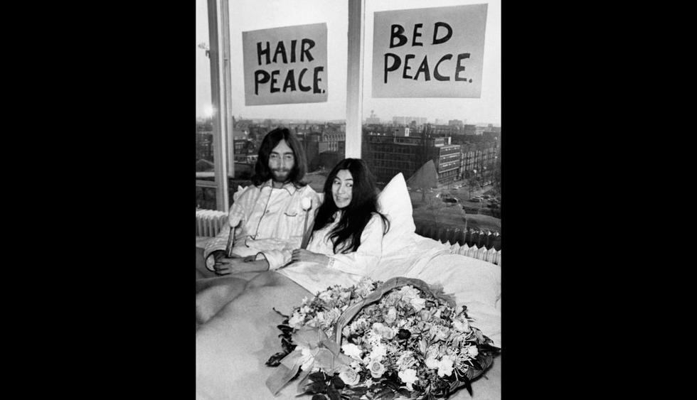 Áparecen imágenes perdidas del documental que grabaron John Lennon y Yoko Ono en la cama durante su luna de miel. (Foto: AFP)