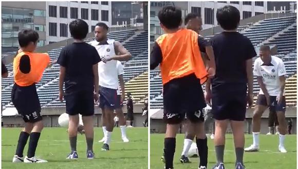 Neymar bromeó con un niño al amagar con darle un pelotazo. (Foto: Captura)
