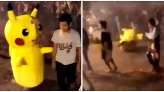 ¡Eso dolió! Un Pikachu pasado de copas se cayó violentamente luego de bailar en una celebración [VIDEO]