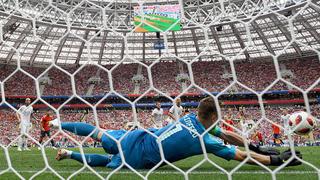 ¡Tremenda reacción! La gran atajada de Akinfeev que evitó gol de Iniesta en el Mundial [VIDEO]