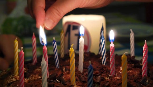 Una madre ha sorprendido en Internet por el singular mensaje que le dedicó a su hina en una tarta de cumpleaños. (Foto referencial: 995645 / Pixabay)
