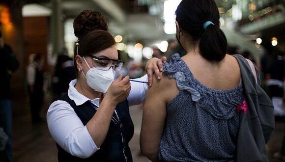 Vacuna COVID-19 de 18 a 29 años: cómo registrarte en México y cuáles son los requisitos (Foto: Getty Images)