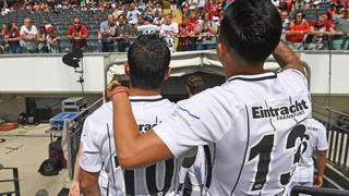 La afición los quiere: Marco Fabian y Carlos Salcedo les dieron la bienvenida previo al inicio de temporada