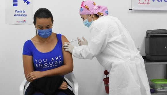 A pesar de que le proceso de vacunación ha ido avanzando, el COVID-19 sigue creciendo en todo el territorio colombiano. (Foto: Agencias)
