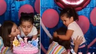 El viral del año: niña agrede a su hermana por apagar las velas de su torta de cumpleaños