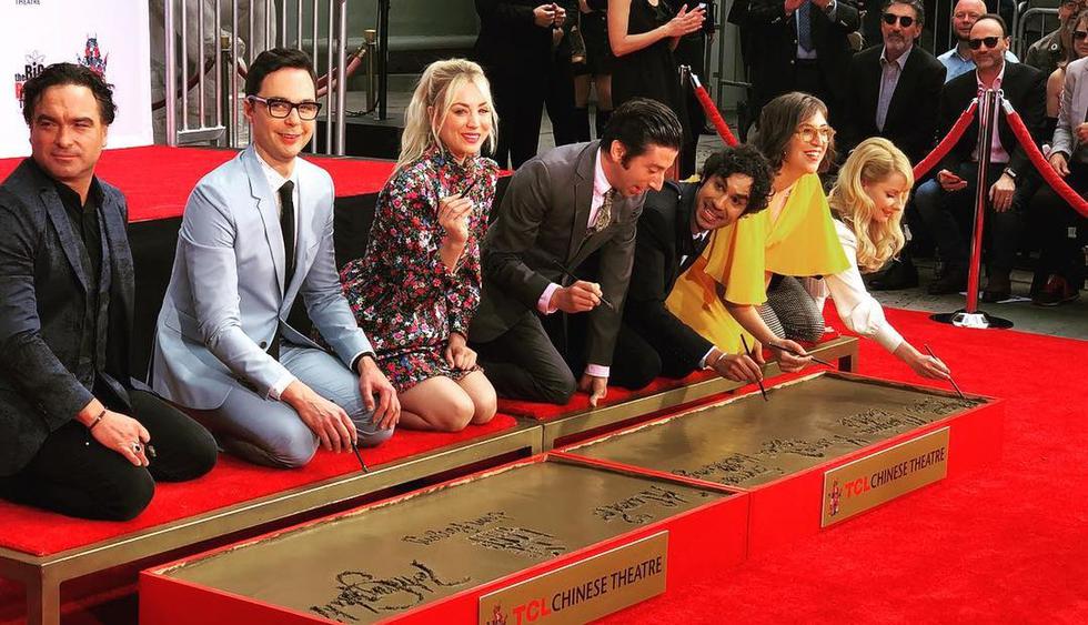 Protagonistas de "The Big Bang Theory" dejaron sus huellas grabadas en el Paseo de la Fama de Hollywood. (Foto: @kaleycuoco)