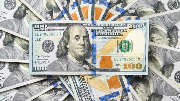 El billete de cien dólares estadounidenses aparece el retrato de Benjamin Franklin, político, científico e inventor (Foto: Getty Images)