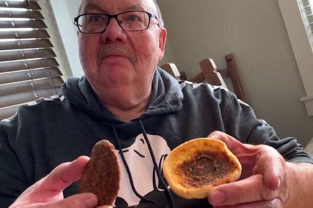 Todo comenzó cuando olvidó que tenía guardado el bocadillo en uno de los bolsillos de su abrigo, que terminó a parar en un armario por mucho tiempo. (Foto: KUTV 2News en Facebook)