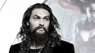 Jason Momoa conmueve a miles de usuarios con estas fotos al lado de su abuelita