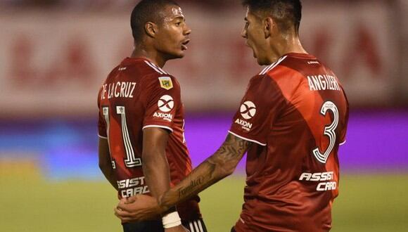 De La Cruz y Suárez marcaron en triunfo de River ante Huracán en El Palacio. (Twitter)
