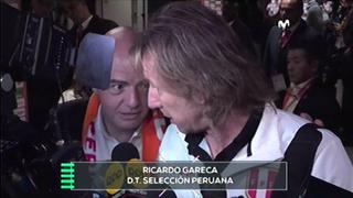 Ricardo Gareca fue sorprendido por Gianni Infantino mientras declaraba a la prensa [VIDEO]