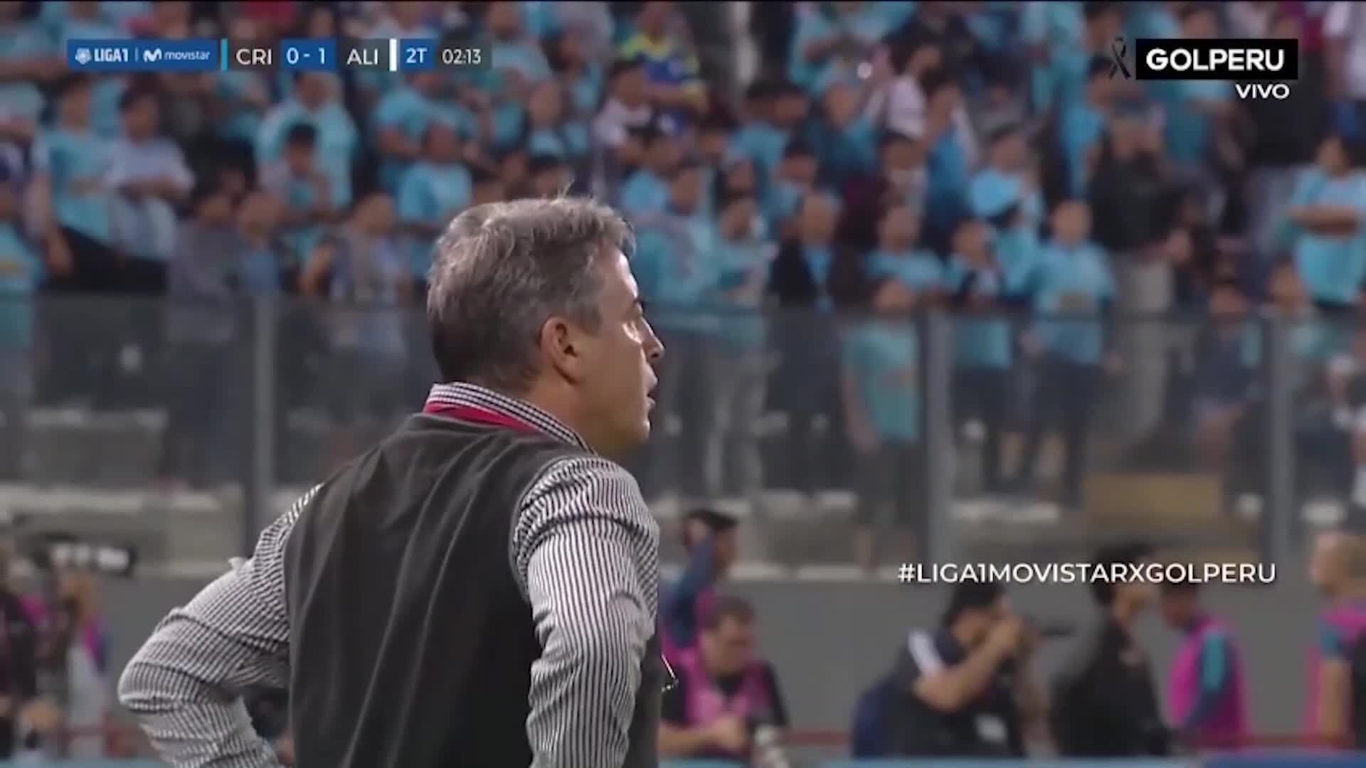 Se fue la luz en la tribuna oriente en pleno Sporting Cristal vs. Alianza Lima. (Video: GOLPERU)