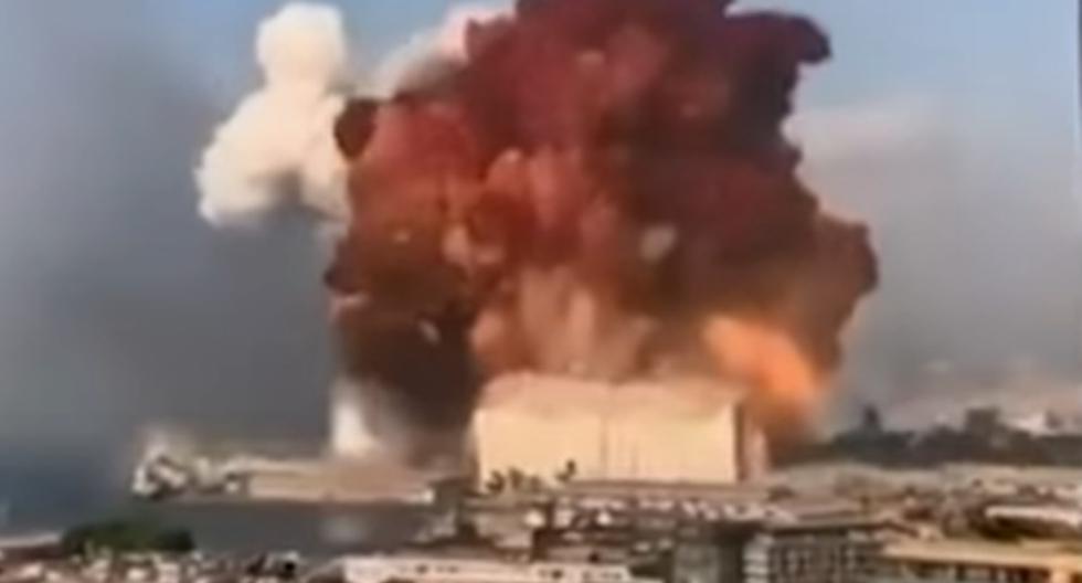 Captura de la fuerte explosión que se registró en Beirut, Líbano. Usuarios y medios locales difundieron imágenes del momento exacto de la tragedia. (Captura de video/YouTube).