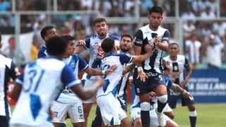 Carlos Zambrano y su crítica al fútbol peruano: “Es una pena que tengan campos así”