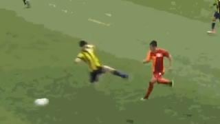 Cometió una criminal falta en el fútbol turco, pero solo le sacaron tarjeta amarilla [VIDEO]
