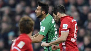 Claudio Pizarro se lesionó y pidió su cambio en duelo ante Bayern Munich