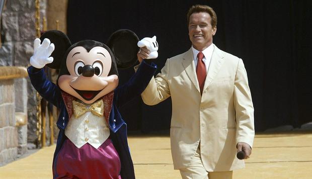 Arnold Schwarzenegger como gobernador de California en un evento oficial en Disney (Foto: Brendan Mcdermid / EFE)