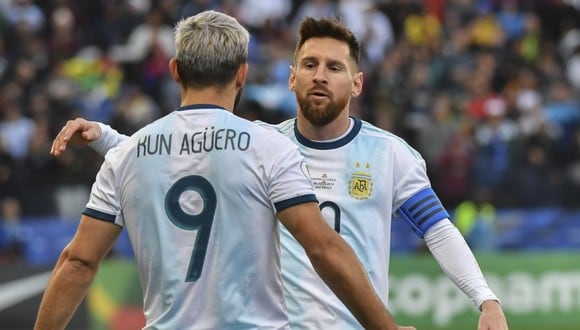 Sergio Agüero y Leo Messi comparten una gran relación de amistad desde hace algunos años. (Foto: AFP)