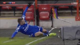 Se volvió loco: Jamie Vardy hizo pedazos un banderín en eufórica celebración de gol con Leicester [VIDEO]