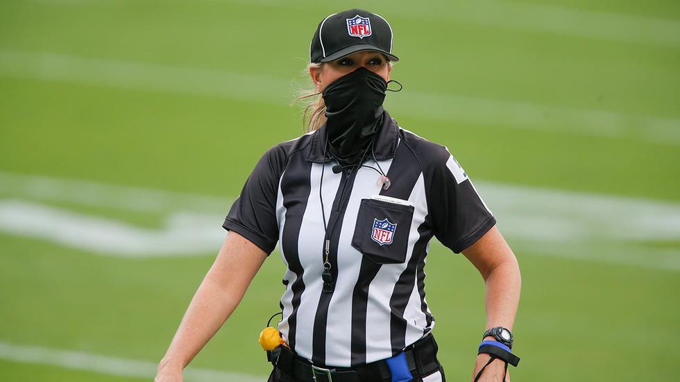Sara Thomas será la primera mujer árbitro en la historia del Super Bowl. Estará acompañada de Julie Frymyer, Carly Helfand, Maral Javadifar, Lori Locust y Tiffany Morton. (Difusión)