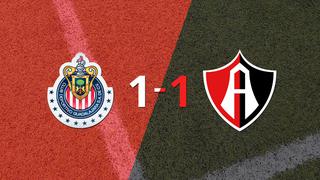 Chivas y Atlas igualaron el clásico Tapatío en el estadio Akron