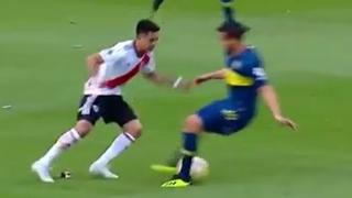 Una jugada de lujo: 'Pity' Martínez y la brutal 'huacha' que dejó en ridículo a jugador de Boca [VIDEO]
