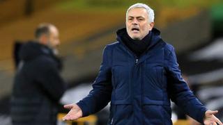 Mourinho en estado puro: la Roma ganó y ‘Mou’ cenó en las escaleras del estadio
