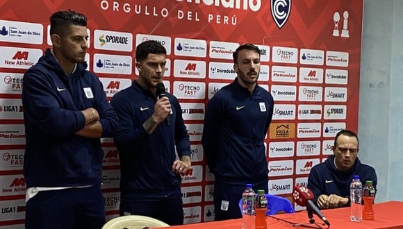 Zambrano, Arregui y Rodríguez acompañaron a Restrepo en la conferencia de prensa. (Foto: Fernanda Huapaya / Depor)