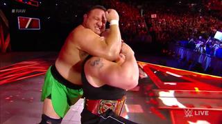 Se la tiene jurada: Samoa Joe le aplicó su 'Coquina Clutch' a Brock Lesnar en RAW [VIDEO]