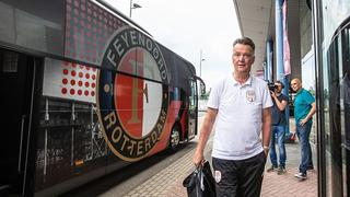 Enemigo de la mesa: Van Gaal criticó duramente a los clubes que ya quieren terminar la temporada