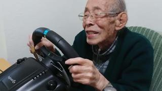 Abuelo youtuber de 93 es viral por sus gameplays de juegos de carreras