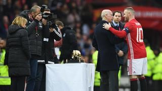 ¡Ídolo! Wayne Rooney recibió homenaje del Manchester United tras alcanzar récord histórico
