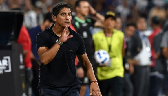 Guillermo Salas es el actual entrenador de Alianza Lima. (Foto: AFP)