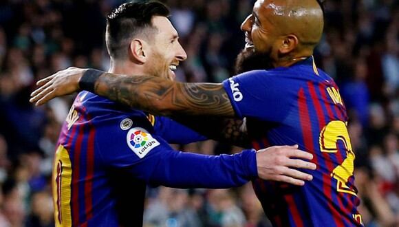 Lionel Messi y Arturo Vidal jugaron juntos por dos temporadas. (AFP)