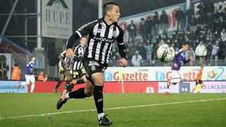 Cristian Benavente entonado en Bélgica: el gol de huacha que metió con el Sporting Charleroi